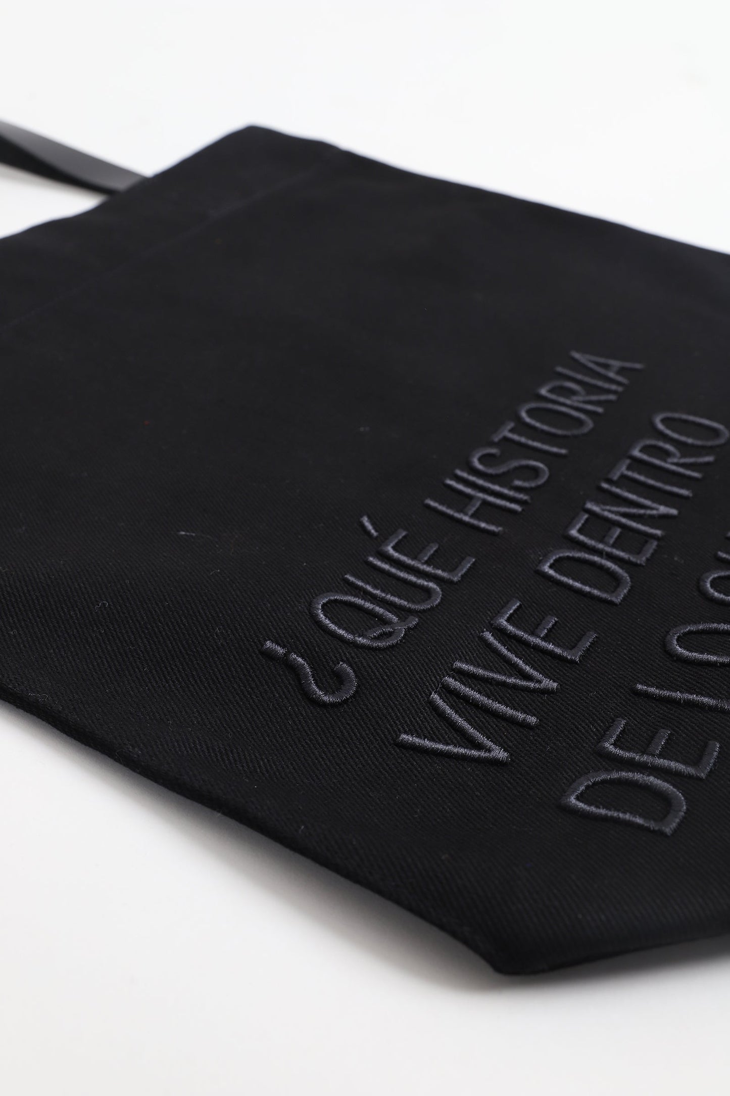 Tote ¿Qué historia vive dentro de lo que llevas?