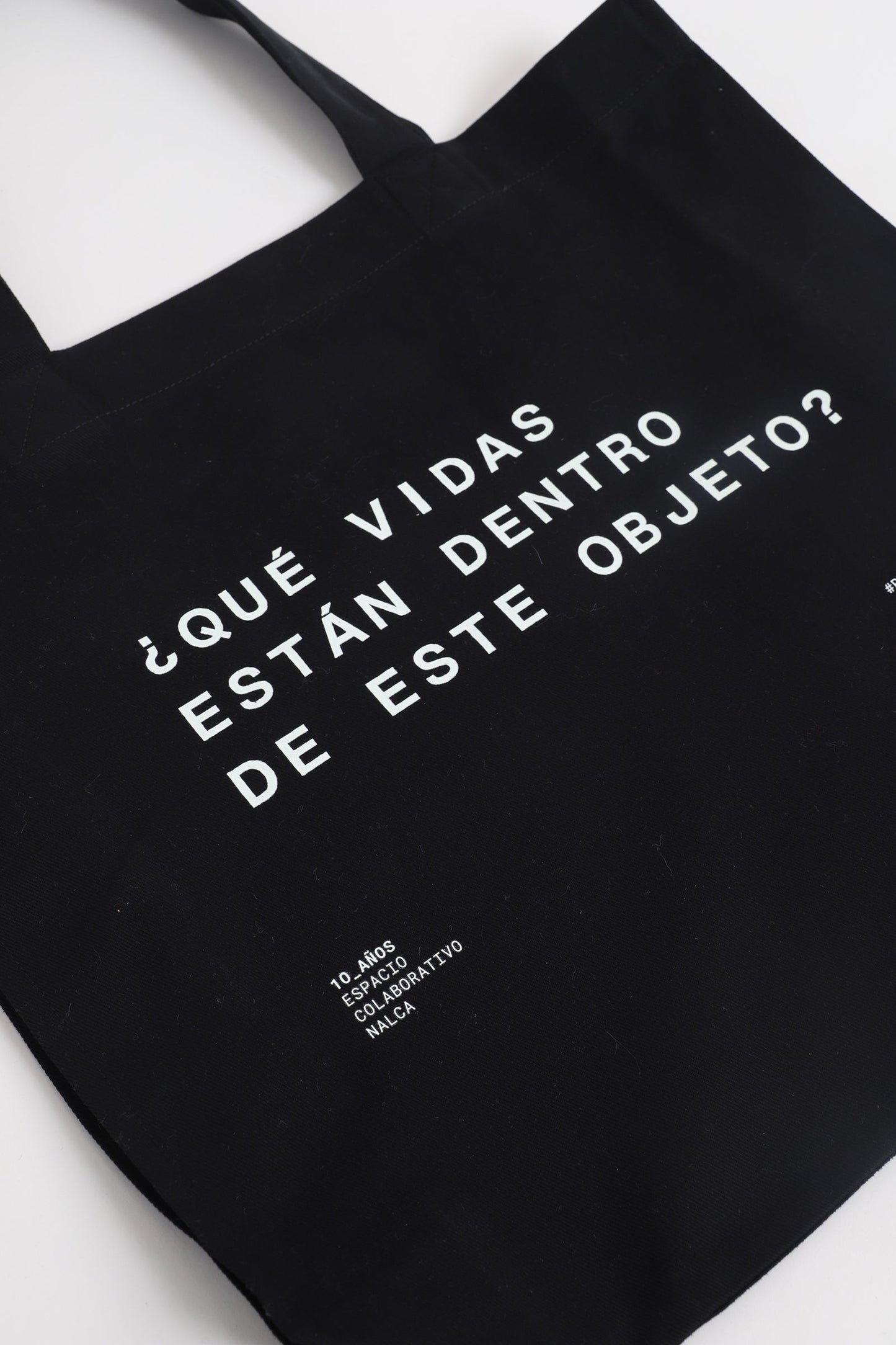 Maxi Tote ¿Qué vidas están dentro de este objeto?